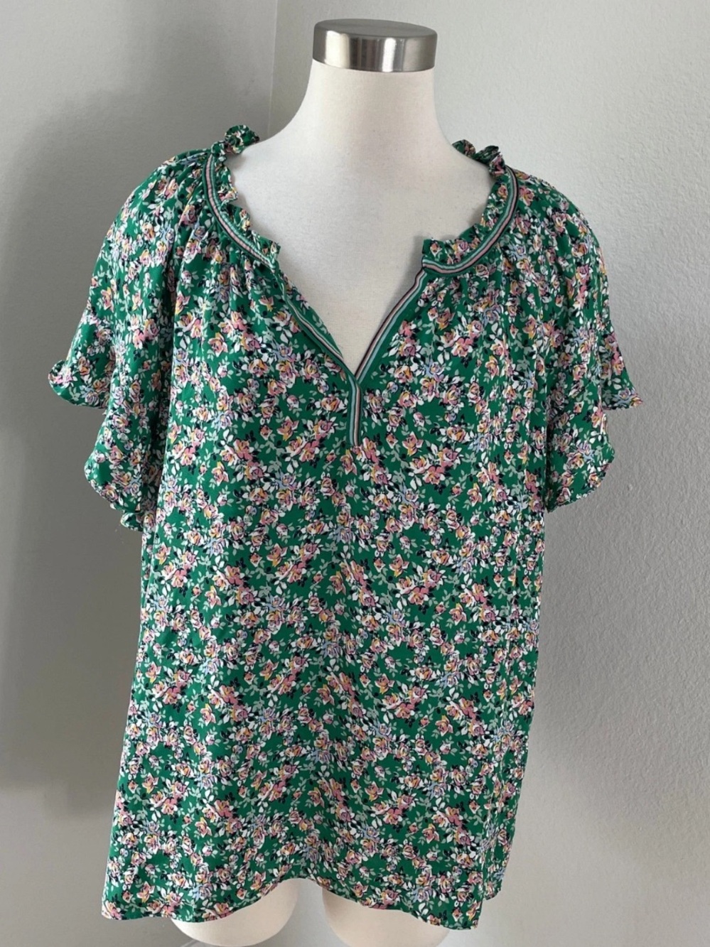 Max Studio Green Floral Print Boho Top.  Size 2X
